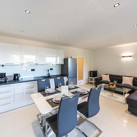 Beautiful In Seget Donji With Kitchen Apartamento *