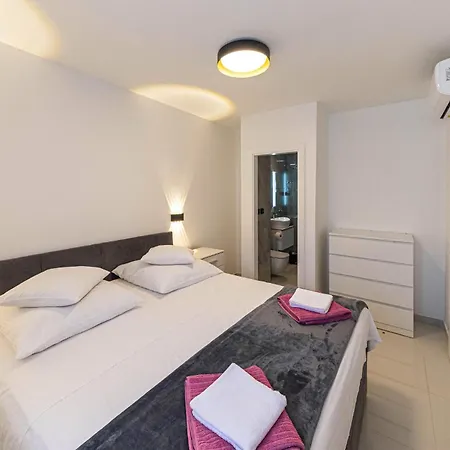 Apartamento Beautiful In Seget Donji With Kitchen Trogir