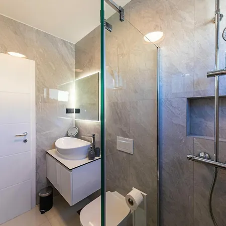 Beautiful In Seget Donji With Kitchen Apartamento Trogir