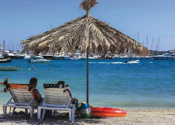 Gorgeous In Seget Donji Apartamento Trogir