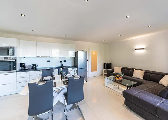 Apartamento Gorgeous In Seget Donji Trogir